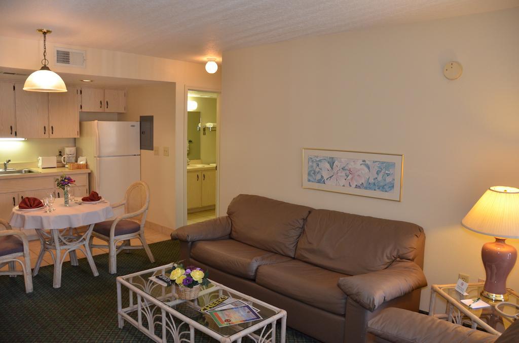 פוינסיאנה Cypress Cove Nudist Resort חדר תמונה
