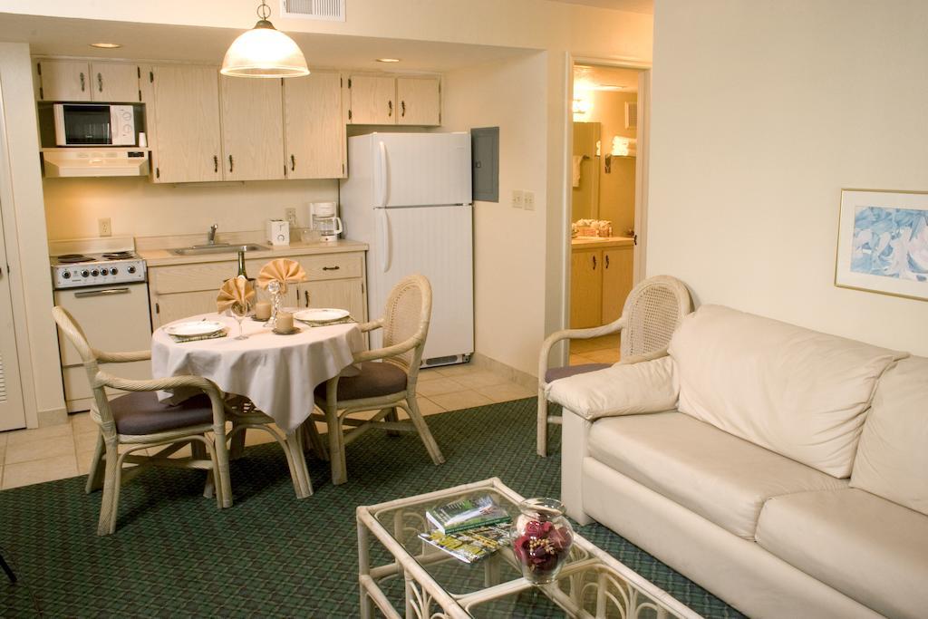 פוינסיאנה Cypress Cove Nudist Resort חדר תמונה