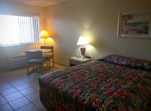 פוינסיאנה Cypress Cove Nudist Resort מראה חיצוני תמונה