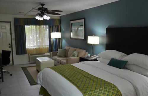 פוינסיאנה Cypress Cove Nudist Resort מראה חיצוני תמונה
