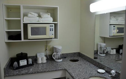 פוינסיאנה Cypress Cove Nudist Resort מראה חיצוני תמונה