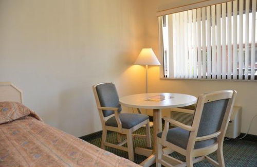 פוינסיאנה Cypress Cove Nudist Resort מראה חיצוני תמונה