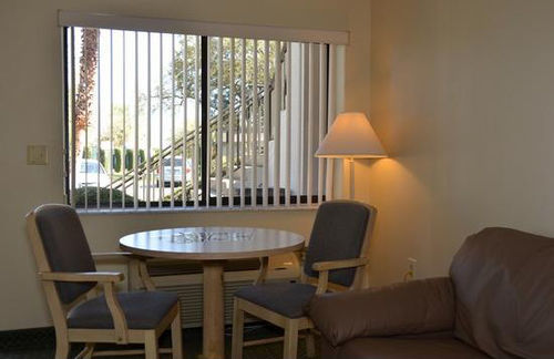 פוינסיאנה Cypress Cove Nudist Resort מראה חיצוני תמונה