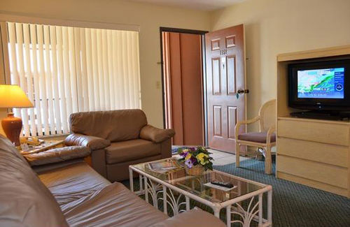 פוינסיאנה Cypress Cove Nudist Resort מראה חיצוני תמונה